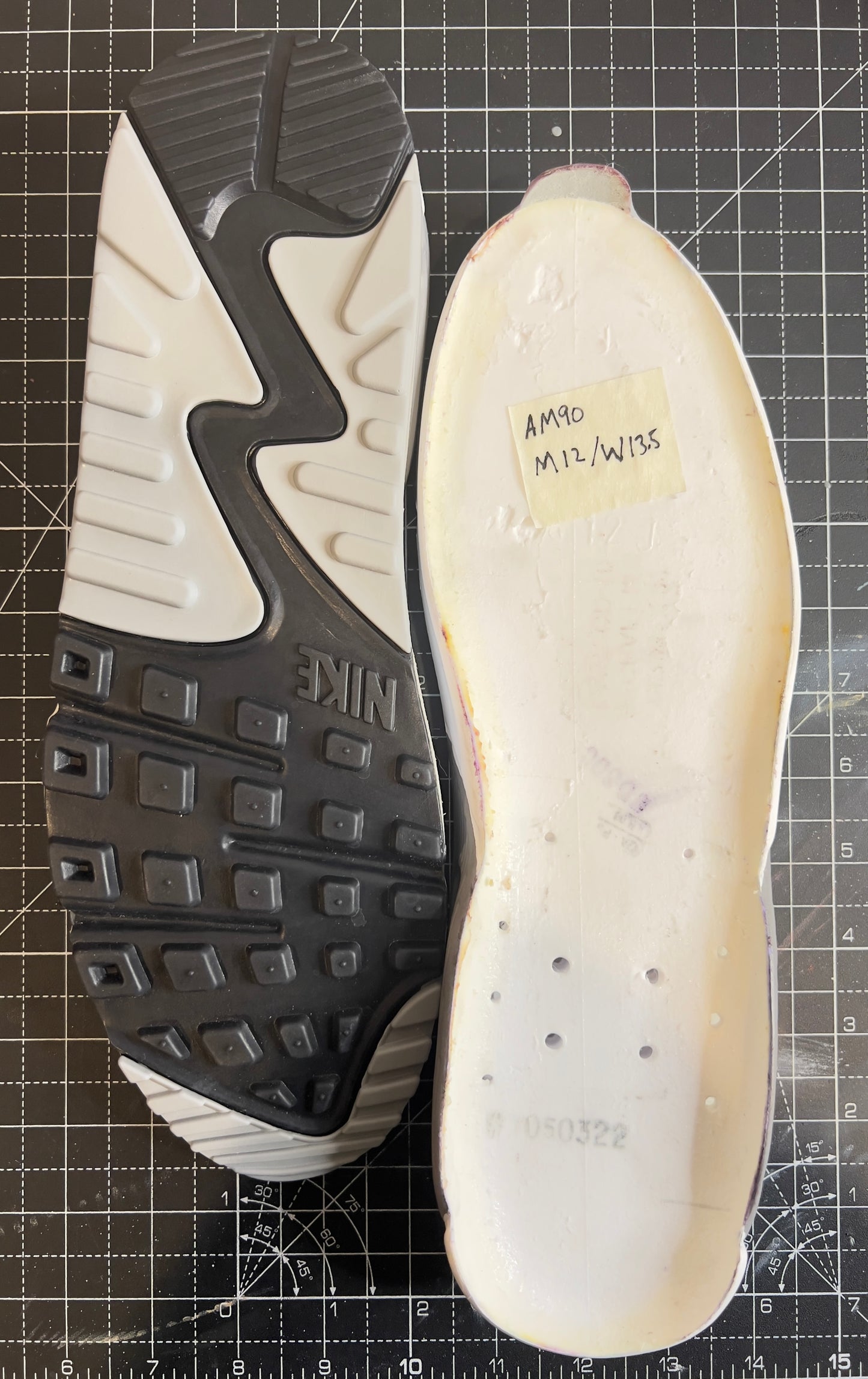 AM90 sole